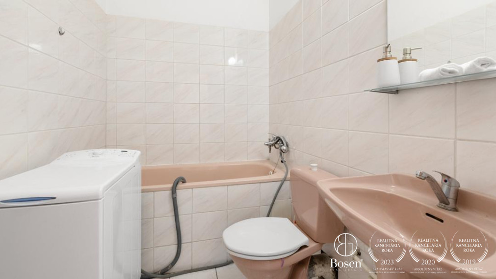 BOSEN - garsónka na začiatku Petržalky s balkónom, 30m2