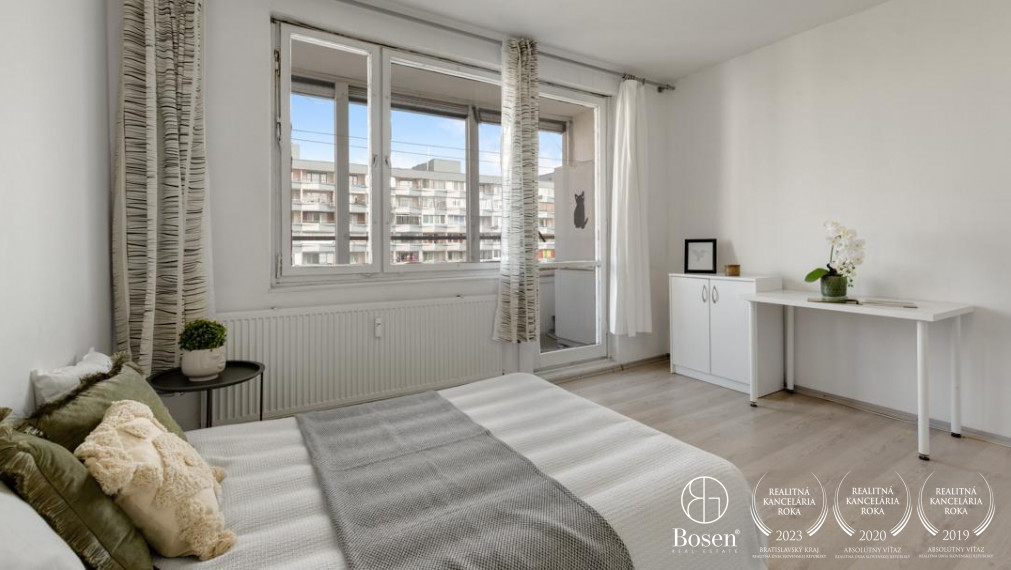 BOSEN - garsónka na začiatku Petržalky s balkónom, 30m2