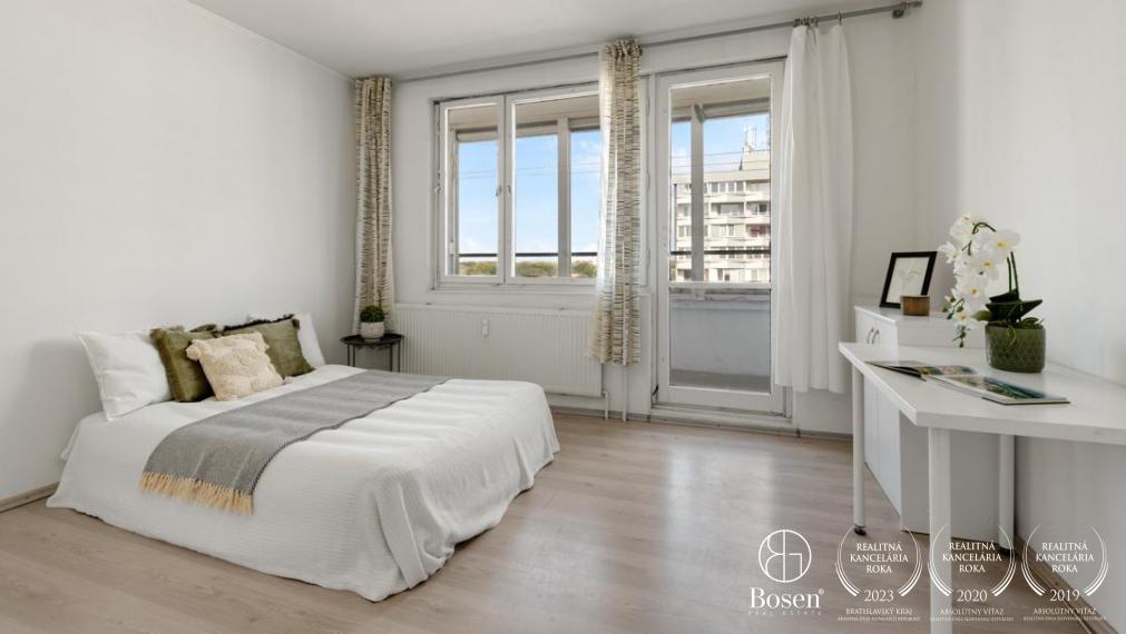BOSEN - garsónka na začiatku Petržalky s balkónom, 30m2