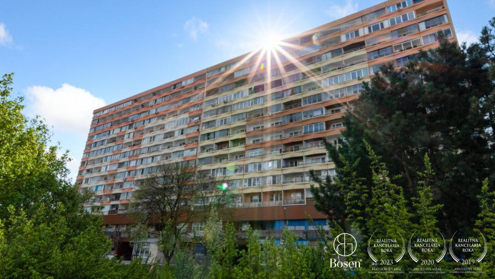 BOSEN - garsónka na začiatku Petržalky s balkónom, 30m2