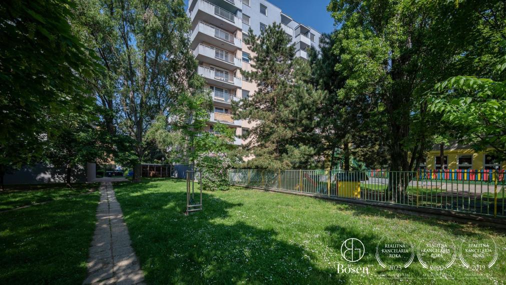 PREDANÉ: BOSEN | Zariadený 2 izb. byt vo vyhľadávanej časti Ružinova, Čaklovská ul.