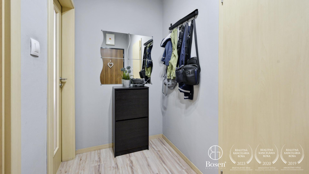 PREDANÉ BOSEN | 2 izbový kompletne zariadený byt na Jégeho aleji