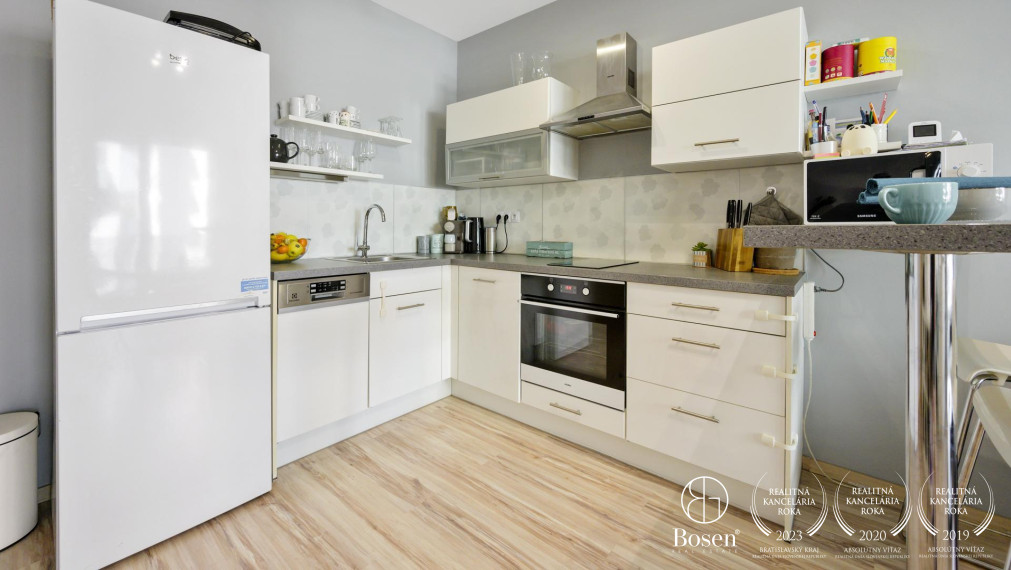 PREDANÉ BOSEN | 2 izbový kompletne zariadený byt na Jégeho aleji