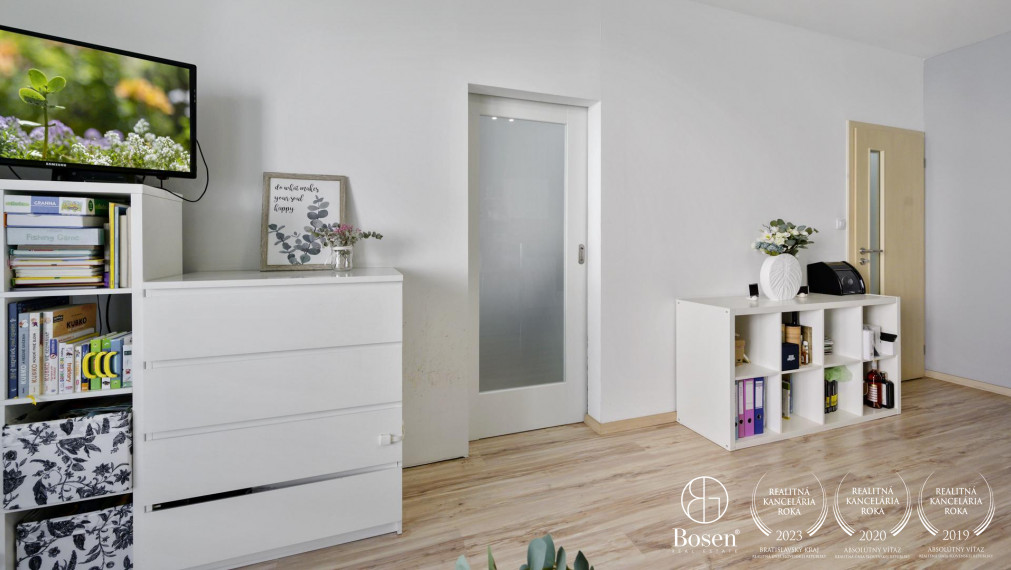 PREDANÉ BOSEN | 2 izbový kompletne zariadený byt na Jégeho aleji
