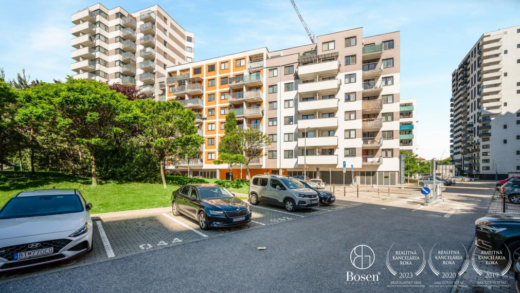 PREDANÉ BOSEN | 2 izbový kompletne zariadený byt na Jégeho aleji
