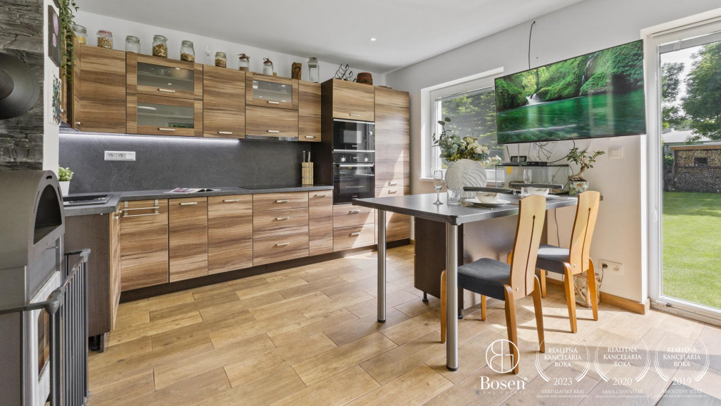 BOSEN | PREDANÉ Novostavba 3 izbová chata v obci Častá, 404m2