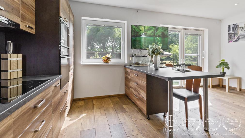 BOSEN | PREDANÉ Novostavba 3 izbová chata v obci Častá, 404m2