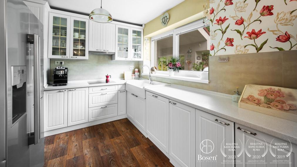 BOSEN | Rodinný dom s bazénom a garážou v tichej lokalite, Bohdanovce nad Trnavou