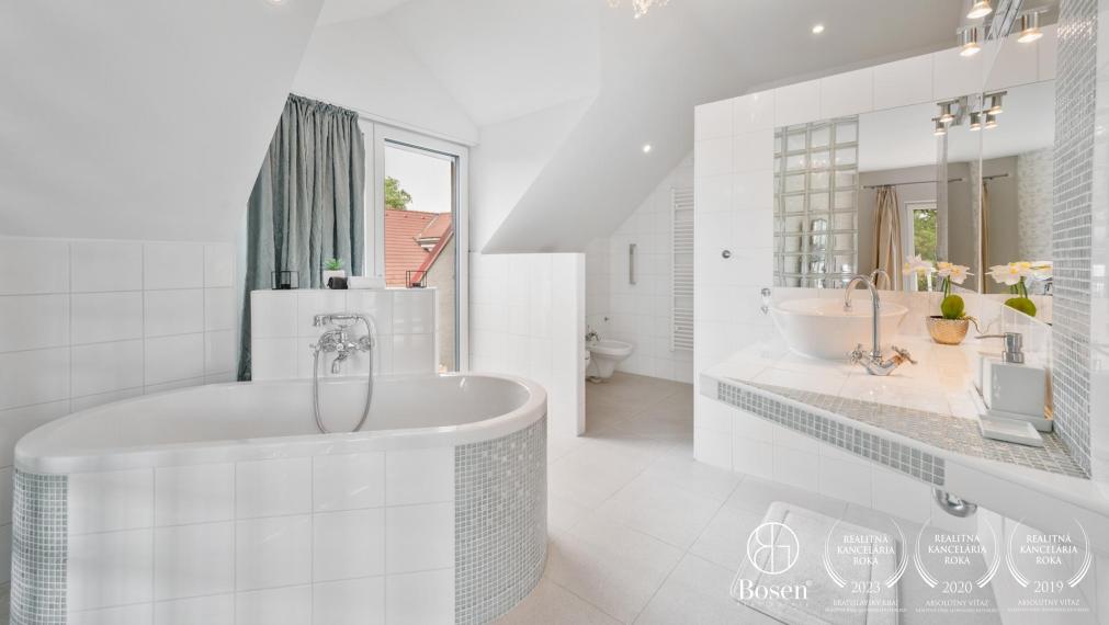 BOSEN | Rodinný dom s bazénom a garážou v tichej lokalite, Bohdanovce nad Trnavou