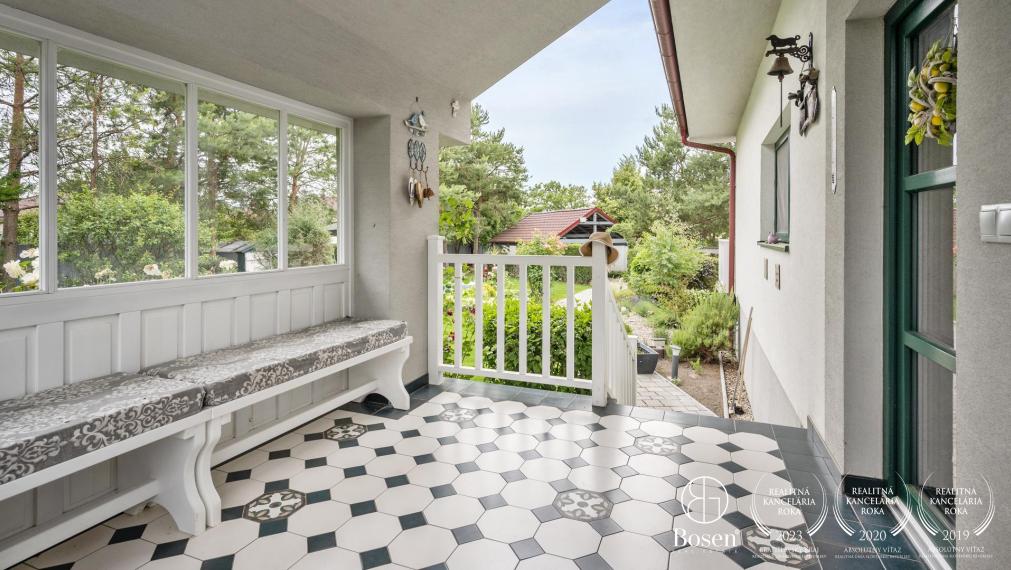 BOSEN | Rodinný dom s bazénom a garážou v tichej lokalite, Bohdanovce nad Trnavou