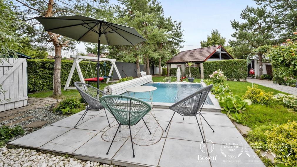 BOSEN | Rodinný dom s bazénom a garážou v tichej lokalite, Bohdanovce nad Trnavou