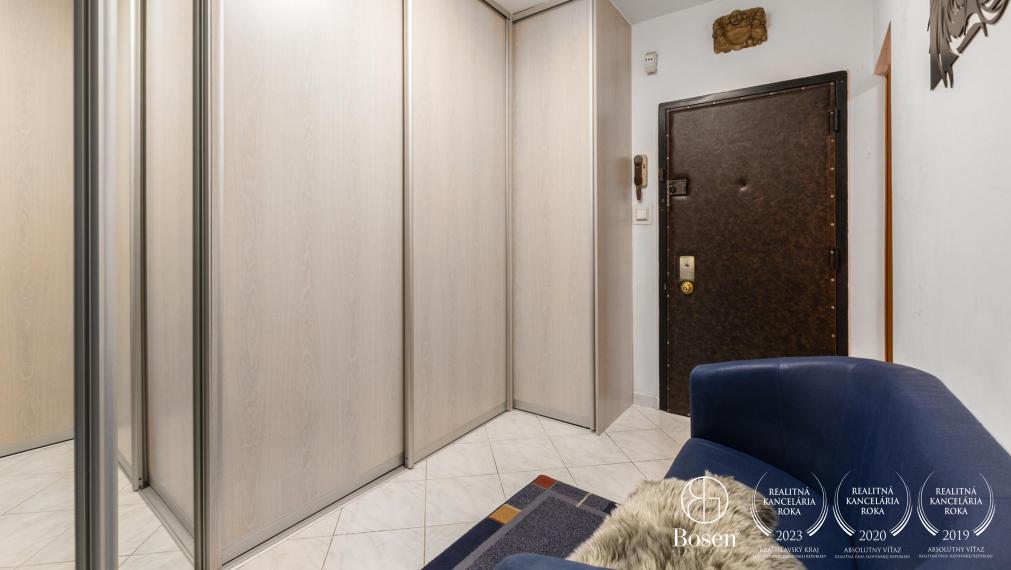 BOSEN | 3 izbový byt s presklenou loggiou v obľúbenej lokalite Ružinov, 78 m2