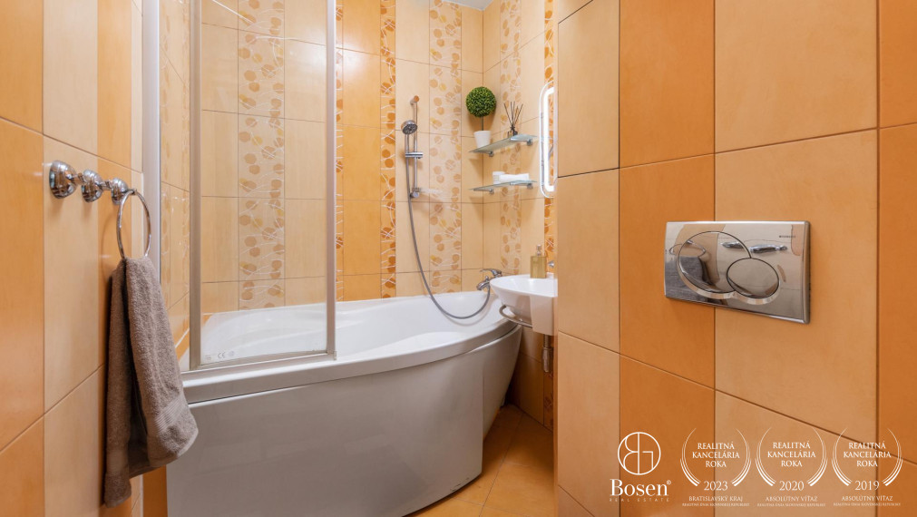 BOSEN | 3 izbový byt s presklenou loggiou v obľúbenej lokalite Ružinov, 78 m2