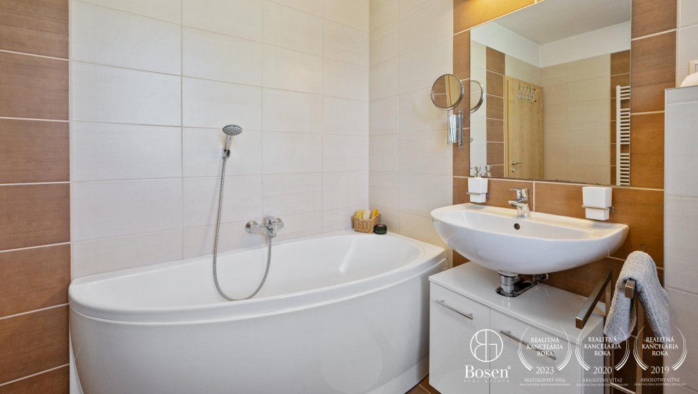 BOSEN | PREDANÉ | 4 izbový rodinný dom, Čierna Voda - Chorvátsky Grob, 692m2