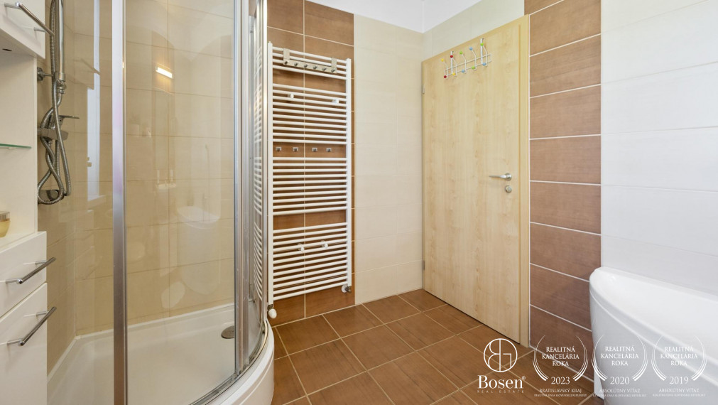 BOSEN | PREDANÉ | 4 izbový rodinný dom, Čierna Voda - Chorvátsky Grob, 692m2