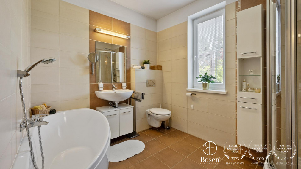 BOSEN | PREDANÉ | 4 izbový rodinný dom, Čierna Voda - Chorvátsky Grob, 692m2