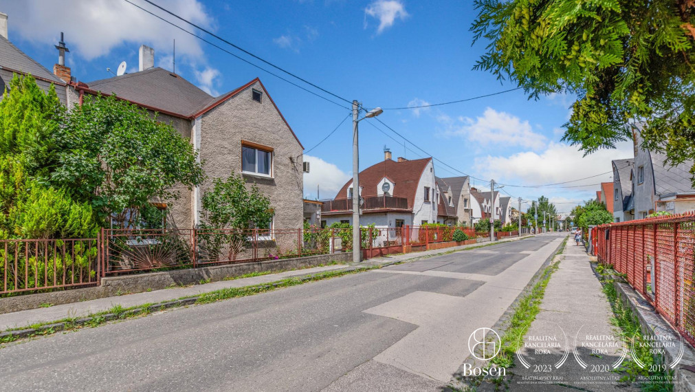 BOSEN | Predaj Rodinného domu so záhradou a garážou, Ružinov-Trnávka, Bratislava, 300 m2