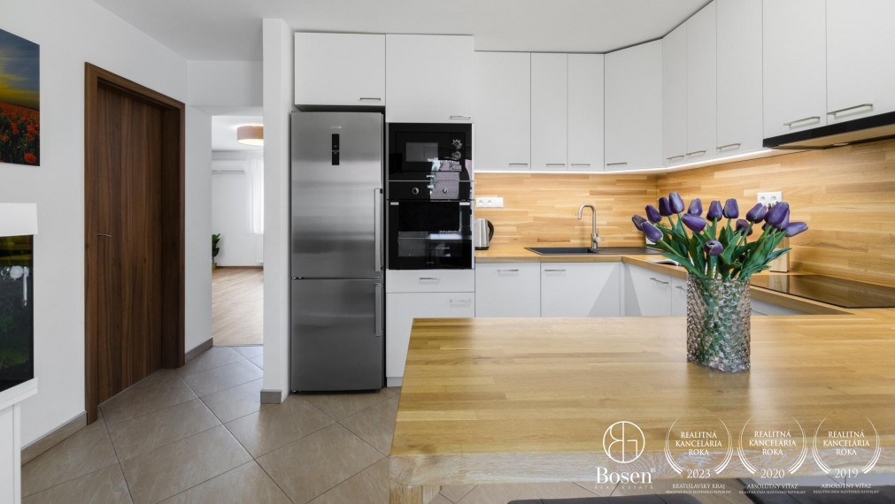 BOSEN | Predaj Rodinného domu so záhradou a garážou, Ružinov-Trnávka, Bratislava, 300 m2