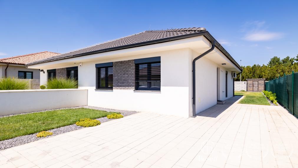 BOSEN | Novostavba 3 izbový rodinný dom so záhradou, Miloslavov