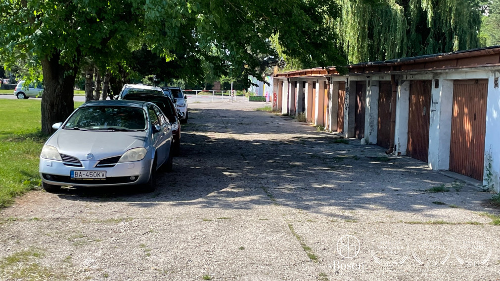 PREDANÉ | BOSEN | Garáž na Čmelíkovej ulici, Bratislava-Ružinov
