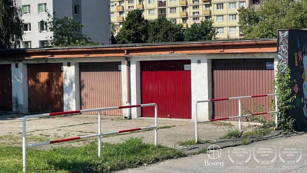 PREDANÉ | BOSEN | Garáž na Čmelíkovej ulici, Bratislava-Ružinov