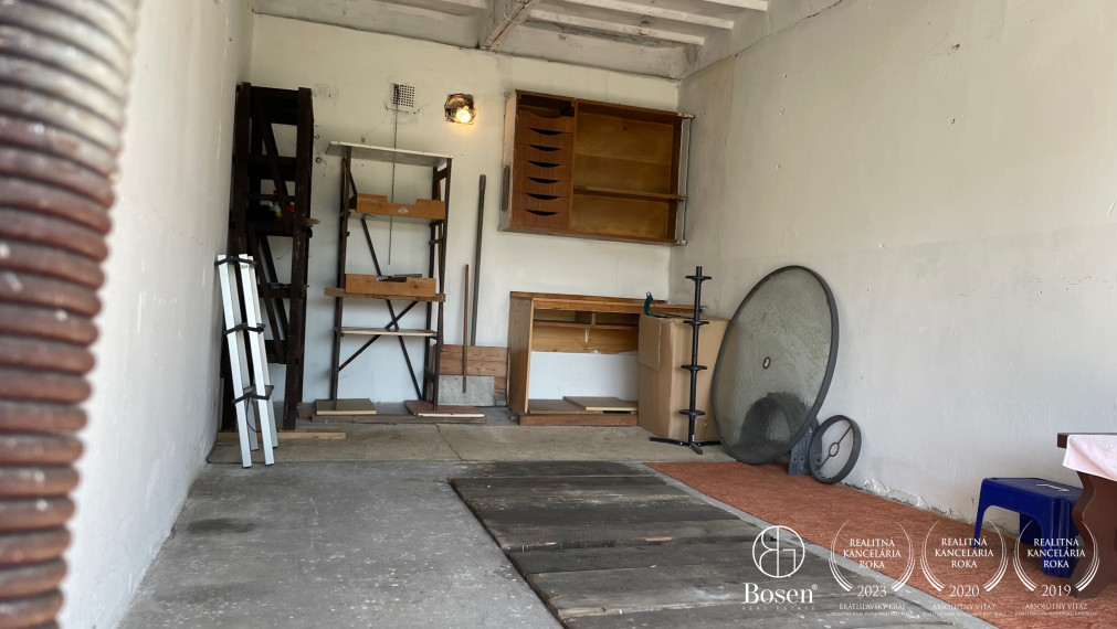 PREDANÉ | BOSEN | Garáž na Čmelíkovej ulici, Bratislava-Ružinov