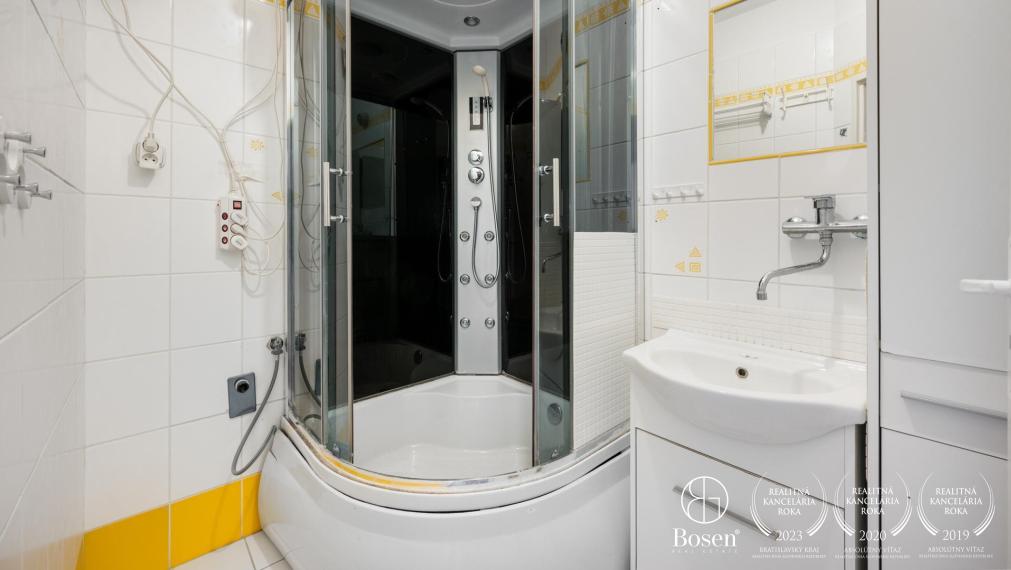 BOSEN | Slnečný 4.izb.byt s loggiou a pivnicou, Ružinov, Babušková, 80 m2