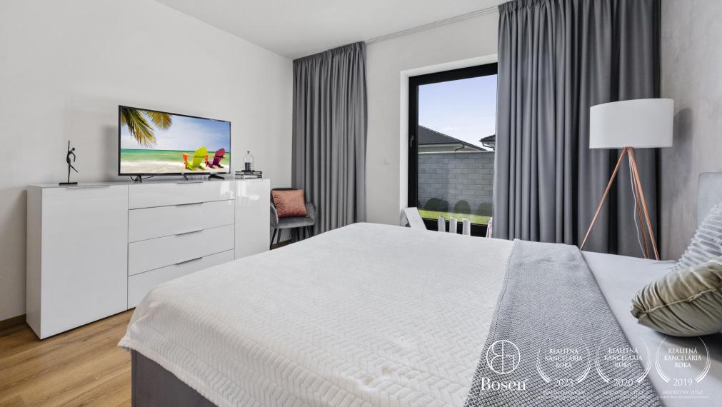 BOSEN | Nadštandardný 5 izb. bungalov s bazénom v tichej lokalite, Rovinka, Jarná