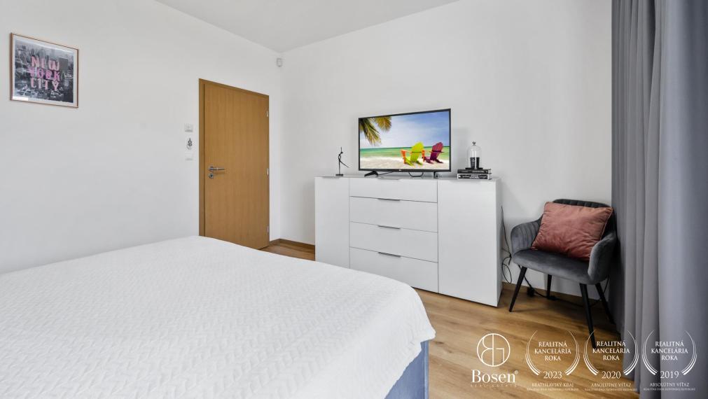 BOSEN | Nadštandardný 5 izb. bungalov s bazénom v tichej lokalite, Rovinka, Jarná