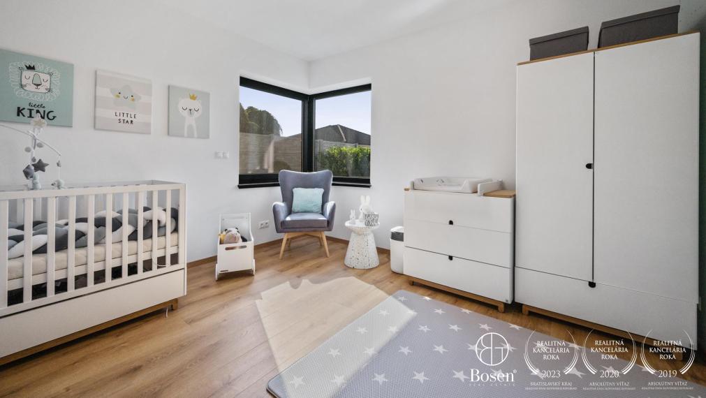 BOSEN | Nadštandardný 5 izb. bungalov s bazénom v tichej lokalite, Rovinka, Jarná