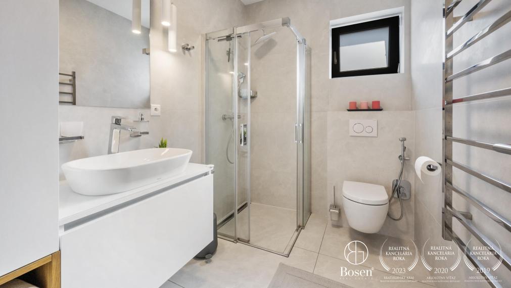 BOSEN | Nadštandardný 5 izb. bungalov s bazénom v tichej lokalite, Rovinka, Jarná