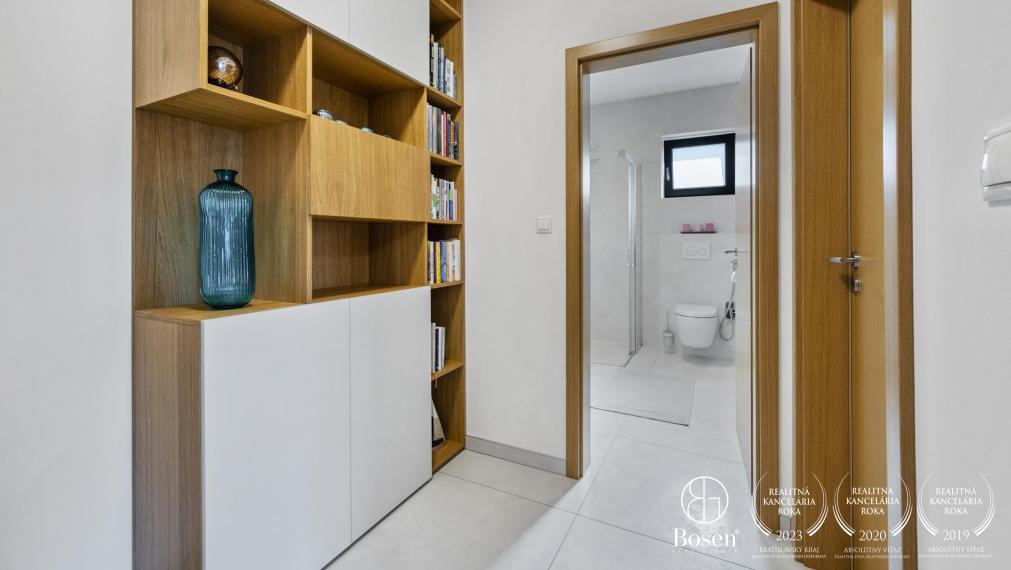 BOSEN | Nadštandardný 5 izb. bungalov s bazénom v tichej lokalite, Rovinka, Jarná