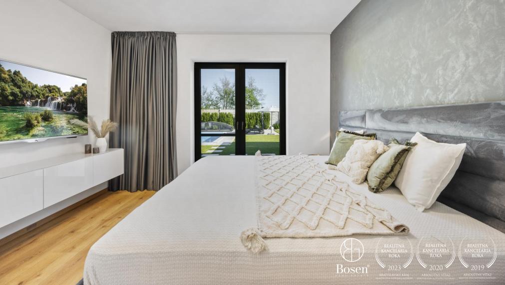 BOSEN | Nadštandardný 5 izb. bungalov s bazénom v tichej lokalite, Rovinka, Jarná