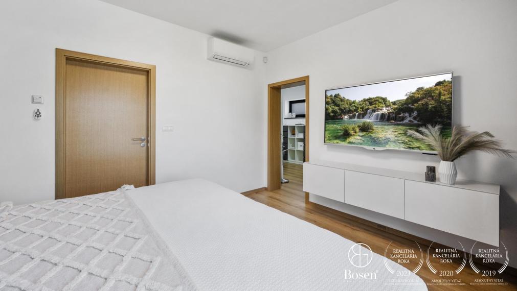 BOSEN | Nadštandardný 5 izb. bungalov s bazénom v tichej lokalite, Rovinka, Jarná