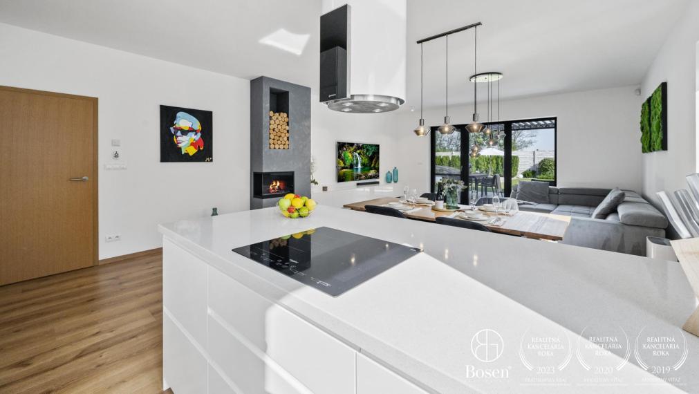 BOSEN | Nadštandardný 5 izb. bungalov s bazénom v tichej lokalite, Rovinka, Jarná