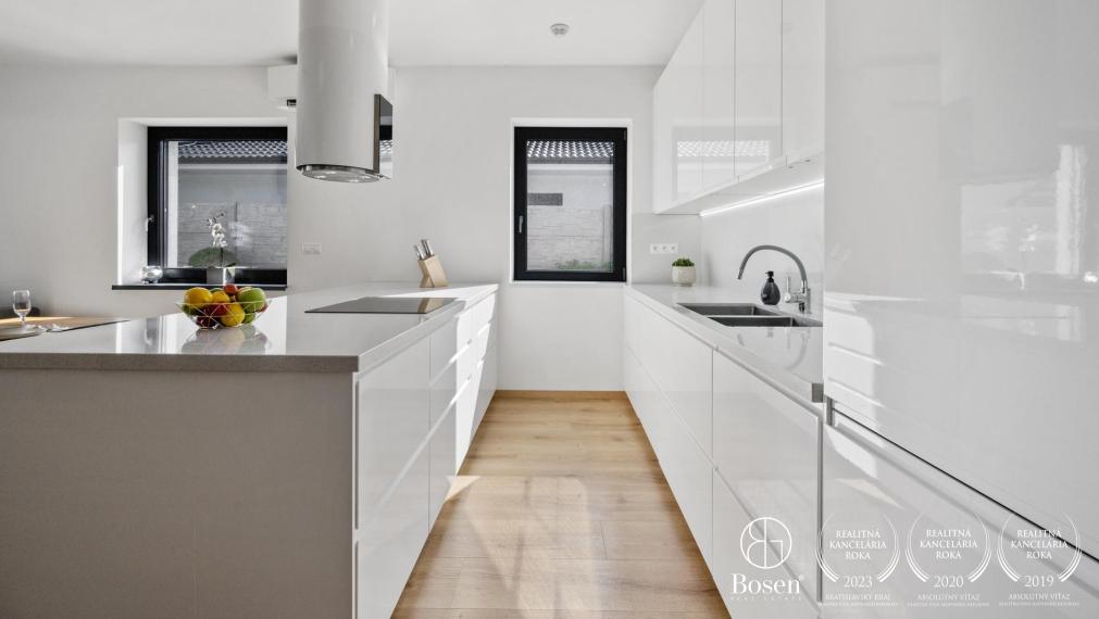 BOSEN | Nadštandardný 5 izb. bungalov s bazénom v tichej lokalite, Rovinka, Jarná