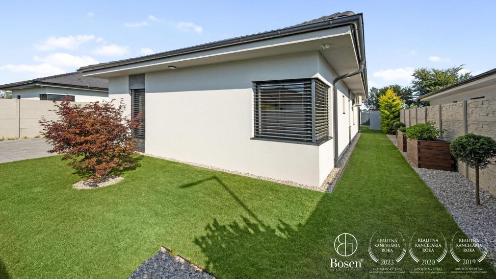 BOSEN | Nadštandardný 5 izb. bungalov s bazénom v tichej lokalite, Rovinka, Jarná