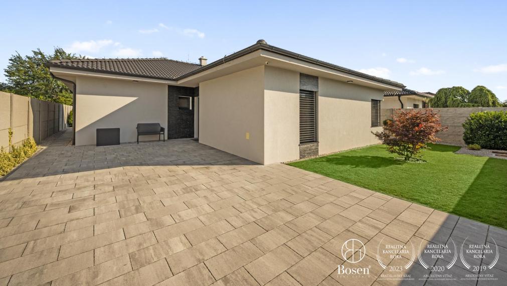 BOSEN | Nadštandardný 5 izb. bungalov s bazénom v tichej lokalite, Rovinka, Jarná