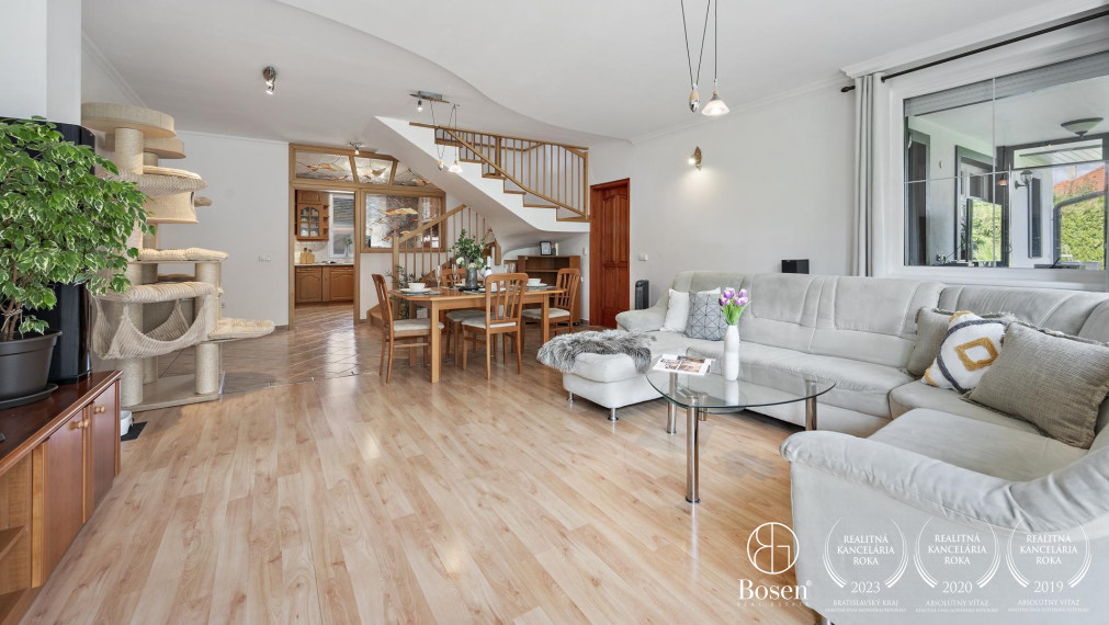 BOSEN | 9 izbový rodinný dom so zimnou záhradou a garážou, Mosonmagyaróvár, 736 m2