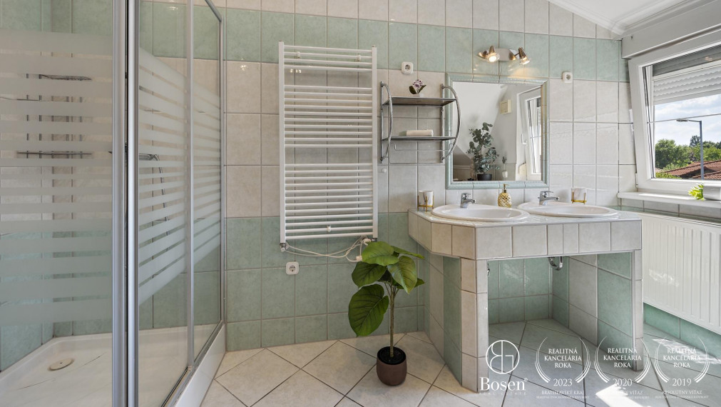 BOSEN | 9 izbový rodinný dom so zimnou záhradou a garážou, Mosonmagyaróvár, 736 m2