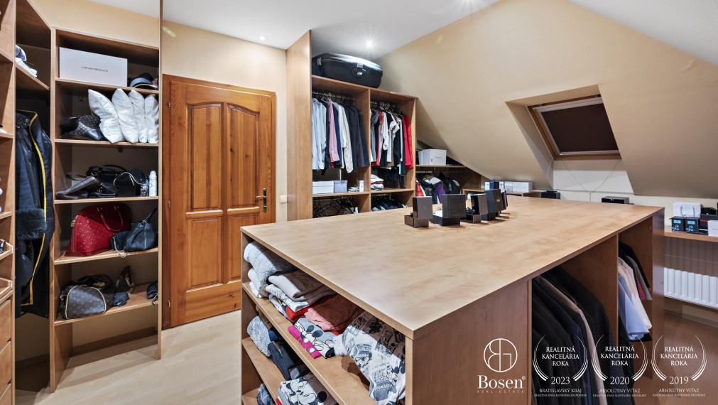 BOSEN | 9 izbový rodinný dom so zimnou záhradou a garážou, Mosonmagyaróvár, 736 m2