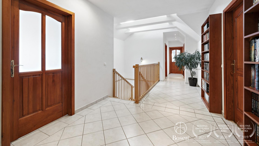 BOSEN | 9 izbový rodinný dom so zimnou záhradou a garážou, Mosonmagyaróvár, 736 m2