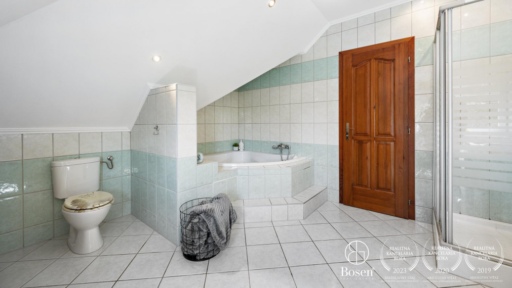 BOSEN | 9 izbový rodinný dom so zimnou záhradou a garážou, Mosonmagyaróvár, 736 m2