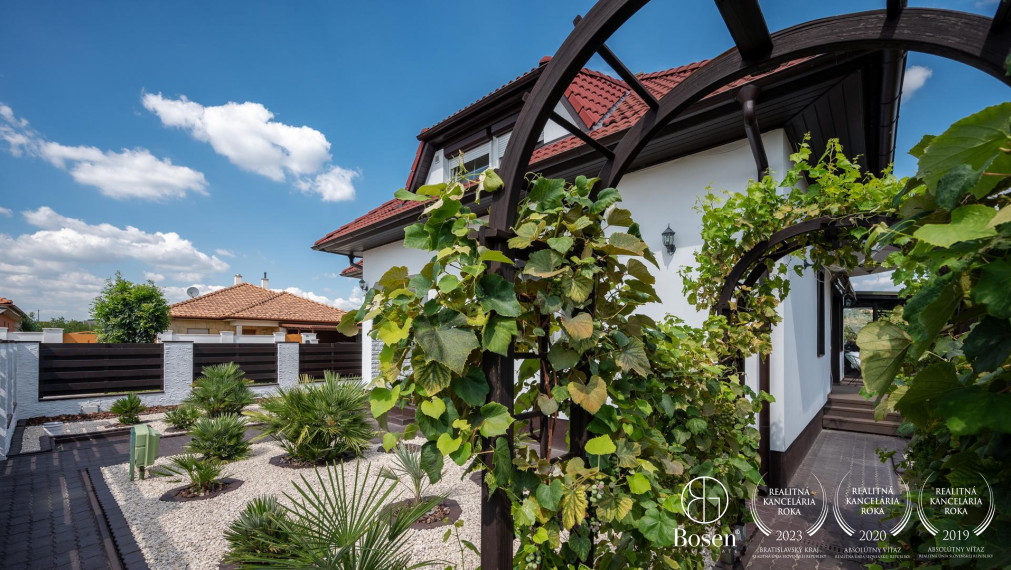 BOSEN | 9 izbový rodinný dom so zimnou záhradou a garážou, Mosonmagyaróvár, 736 m2