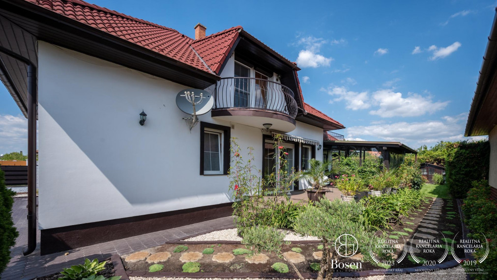 BOSEN | 9 izbový rodinný dom so zimnou záhradou a garážou, Mosonmagyaróvár, 736 m2