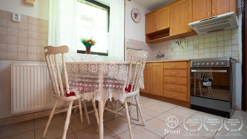 BOSEN | Na predaj trojpodlažný 4i rodinný dom alebo chata, Mníchova Lehota