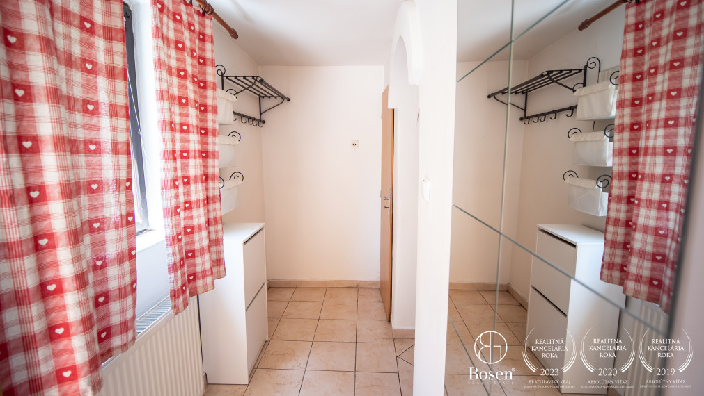 BOSEN | Na predaj trojpodlažný 4i rodinný dom alebo chata, Mníchova Lehota