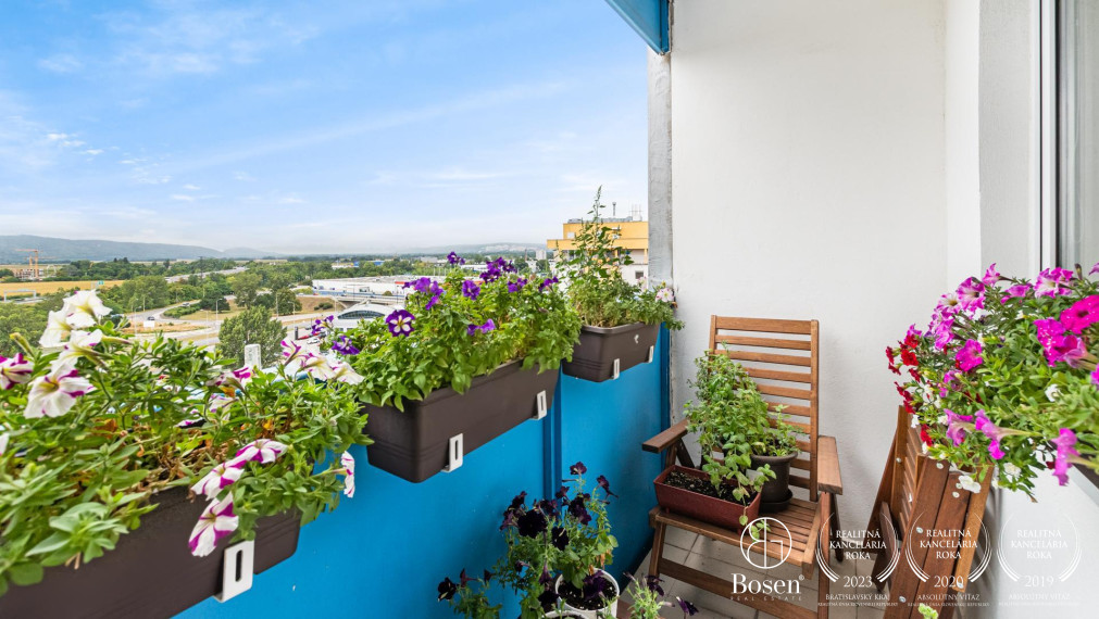 BOSEN | 2 izbový byt s dvomi loggiami, zariadený v Bratislave na Budatínskej ul.