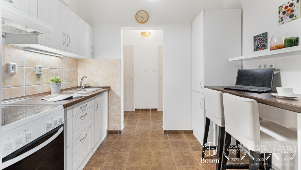 BOSEN | 2 izbový byt s dvomi loggiami, zariadený v Bratislave na Budatínskej ul.