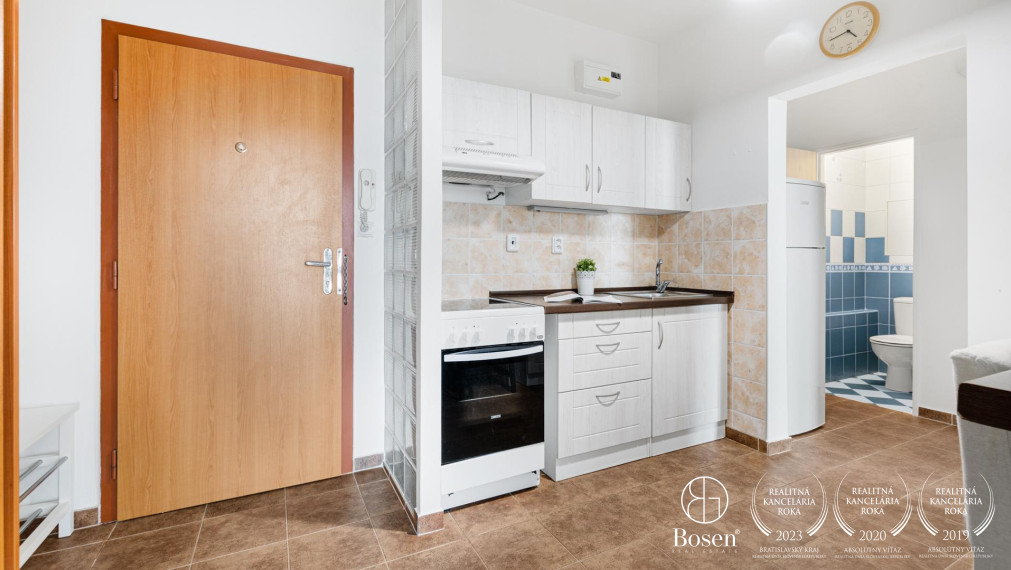 BOSEN | 2 izbový byt s dvomi loggiami, zariadený v Bratislave na Budatínskej ul.